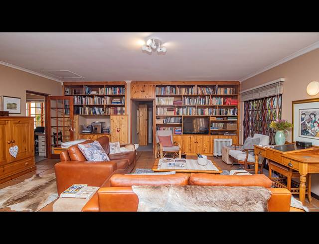 4 BEDROOM HOUSE FOR SALE IN TABLE VIEW